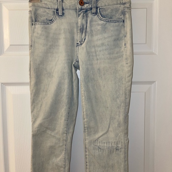 Light Wash AE Jeans! - Picture 3 of 5